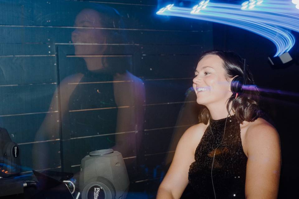 DJ