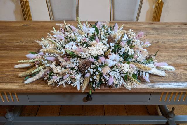 Fresh & dried table arrangemen