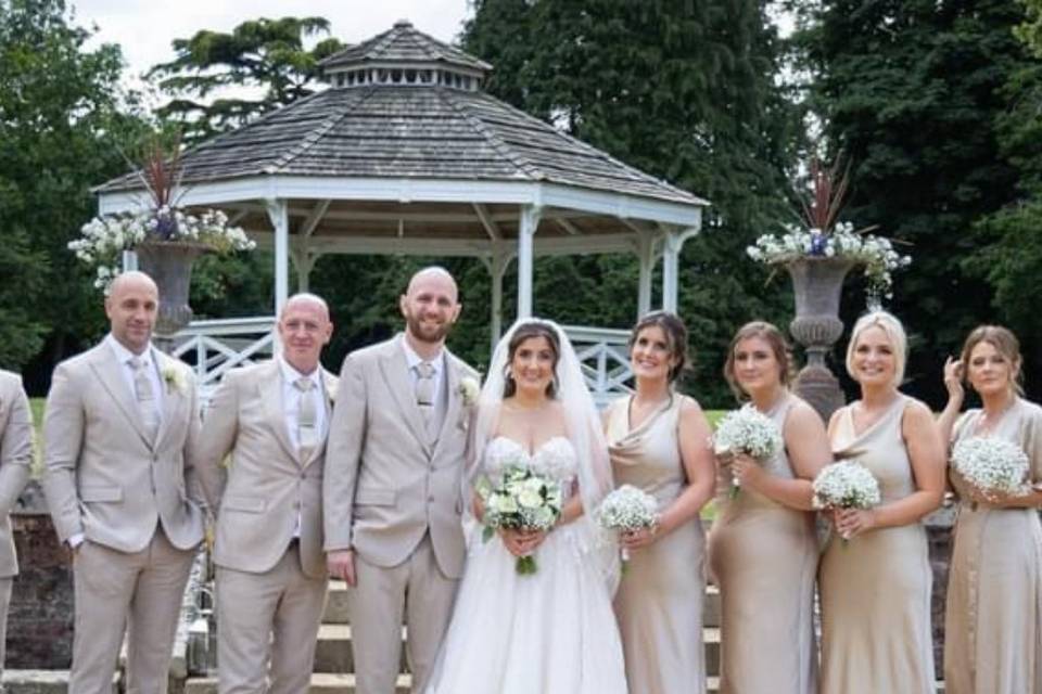 Bridal bridesmaids and buttonh