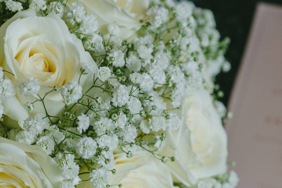 Rose & gypsophila bouquet
