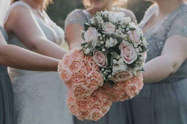 Bride & bridesmaids bouquets