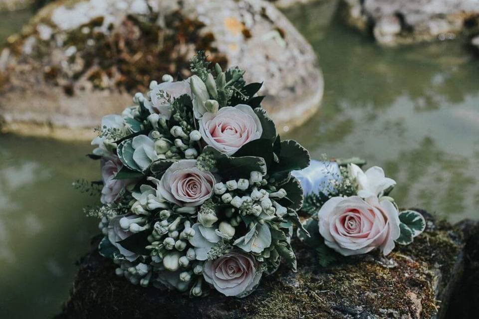 Bridal bouquet groombuttonhole