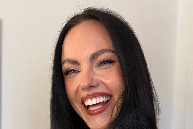 Luminous skin and soft glam