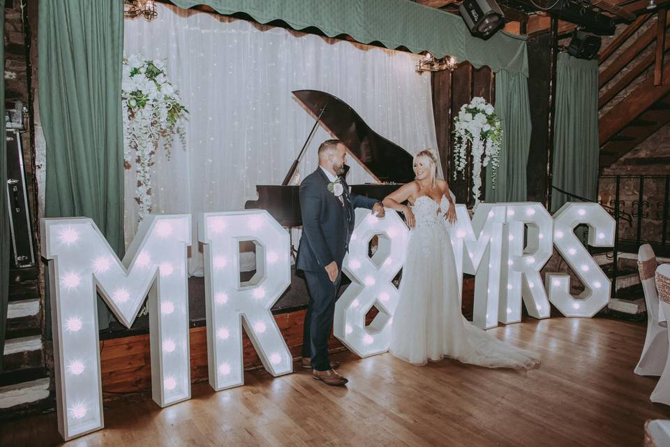 'Mr & Mrs' light-up letters