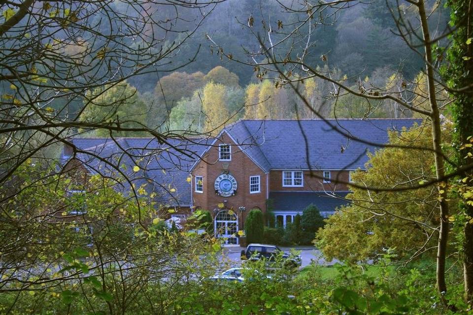 Fox & Hounds Country Hotel and Treetops Treehouse