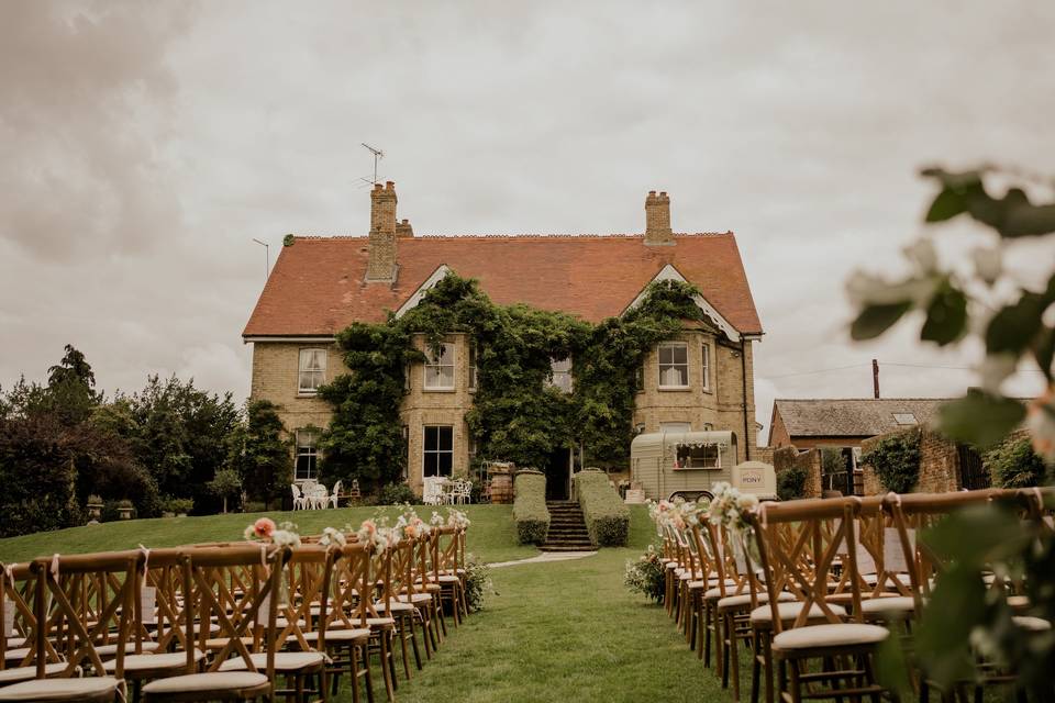 Lawn ceremony backdrop