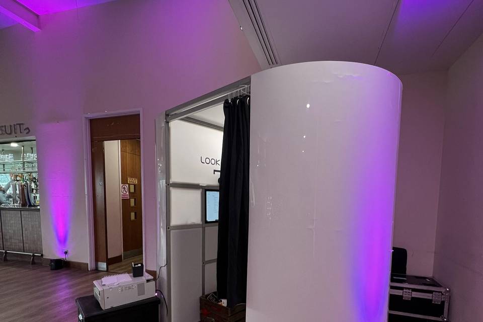 Curtain booth