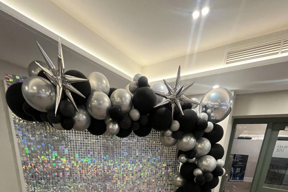 Shimmer wall and balloon display