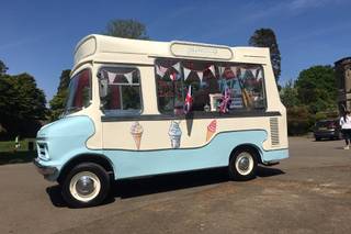 Silver Lining Events Co - Buttercup The Vintage Ice Cream Van