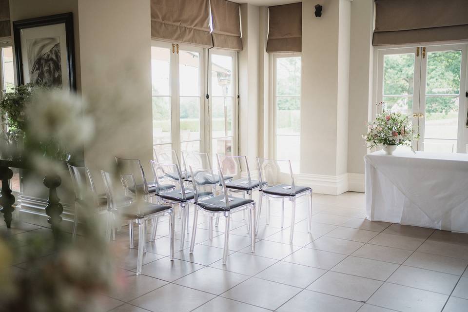 Garden room dining