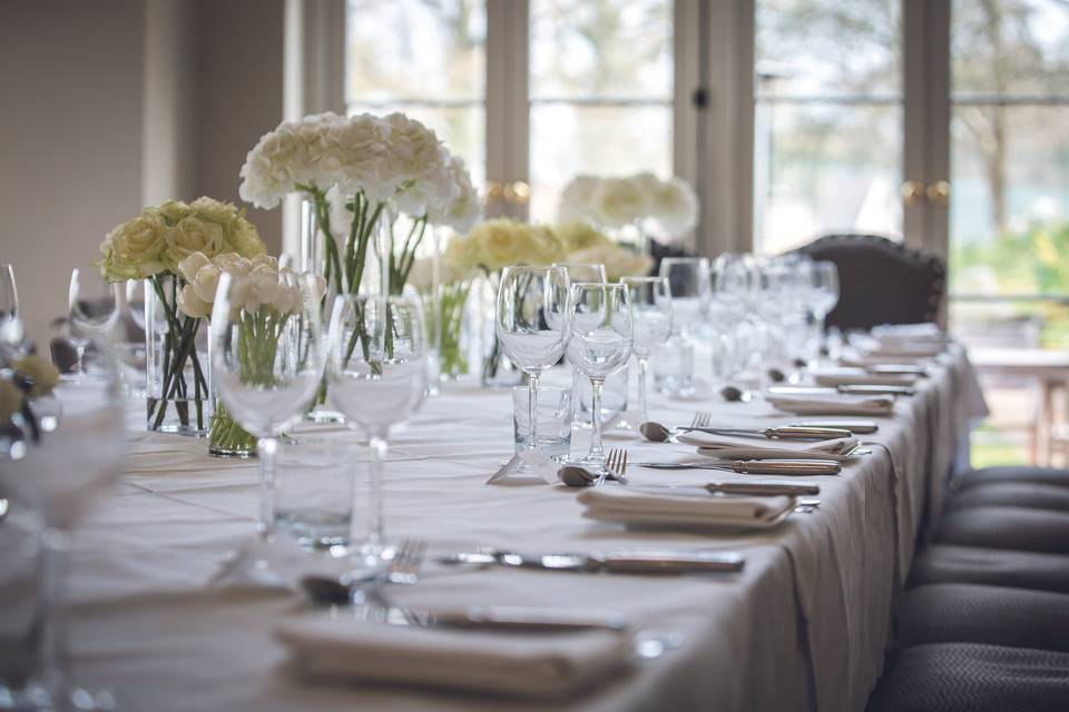 Garden room dining