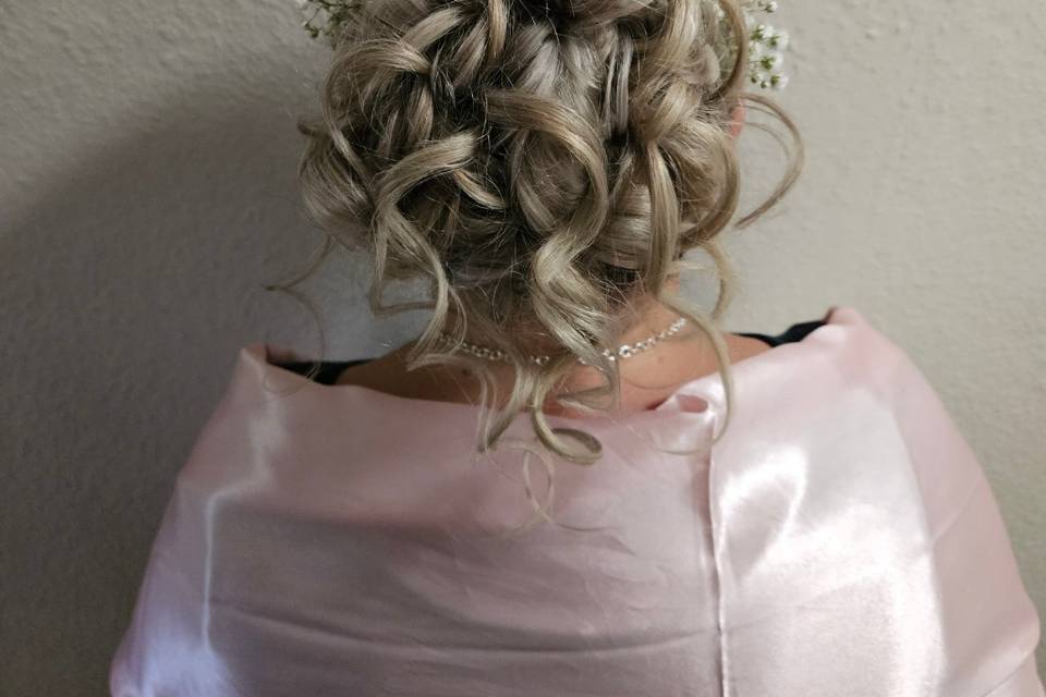 Stunning updo with loose curls