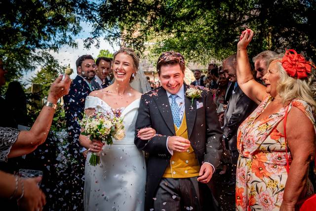 Bride and groom confetti tunne