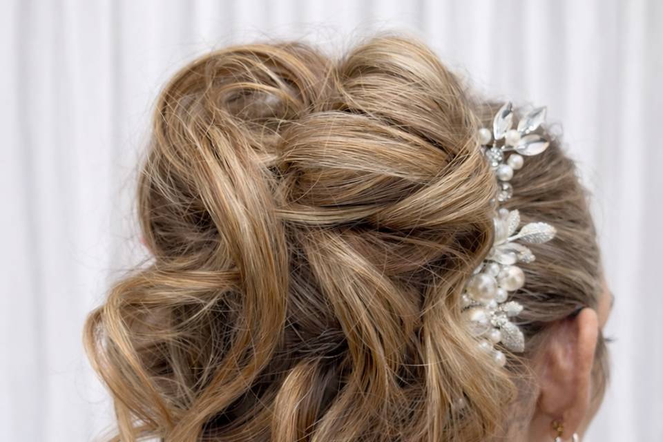 Luxury bride pin up