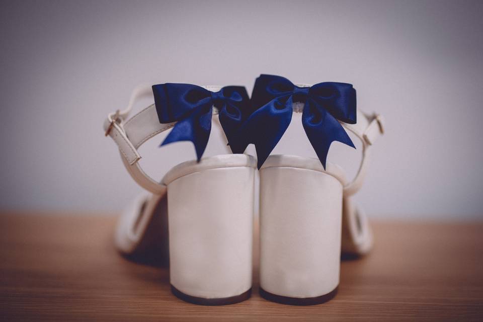 Elegant shoes blue ribbon