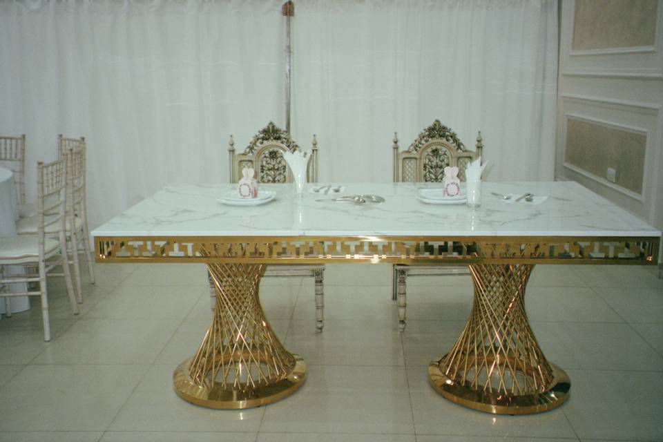 Table for the bride and groom