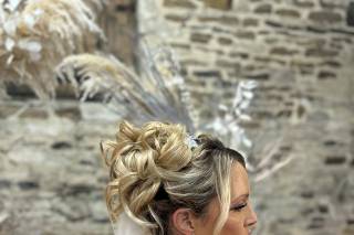Sapphire Styling Hair & Makeup