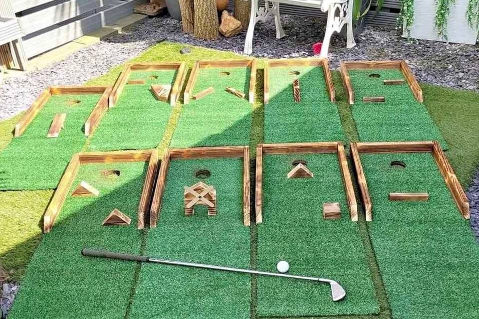 9 hole mini golf