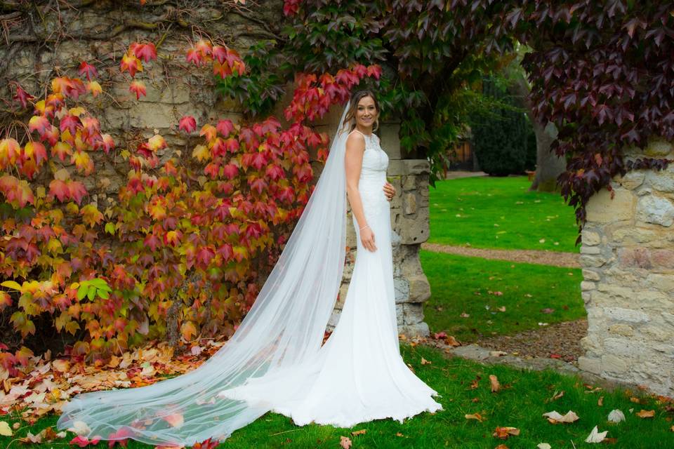 Autumn wedding at Notley Abbey