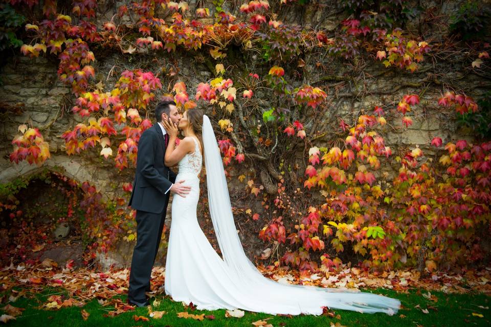 Bride & Groom at Notley Abbey