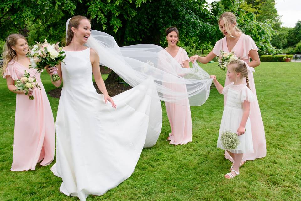 Bride & Bridesmaids