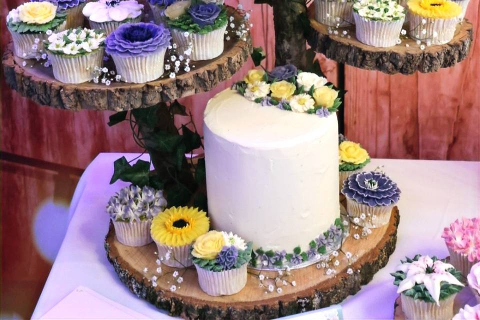 Wedding cupcake display