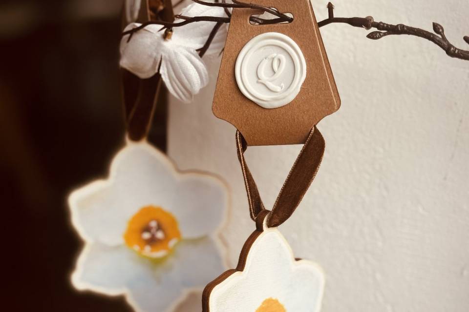 Wooden Daffodil wedding favour
