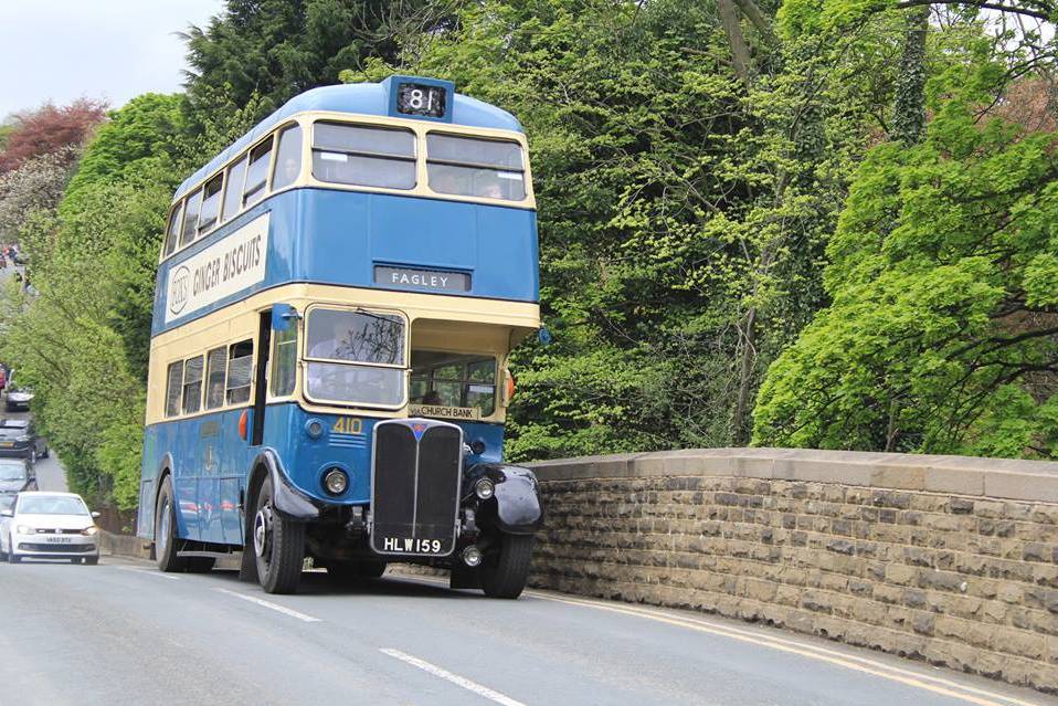 Double deck bus