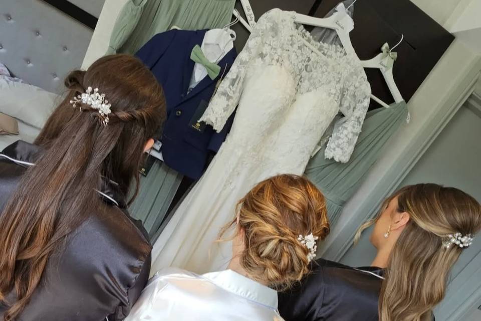 Bride and 2 bridesmaids
