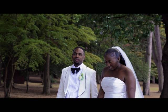 Natural wedding couple portrait
