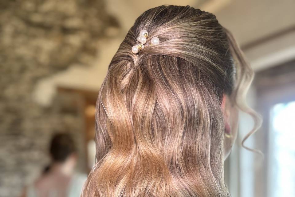 Half up soft wave