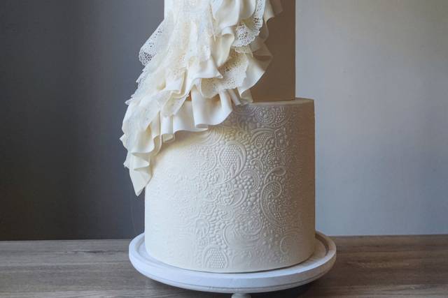 Lace-textured wedding cake