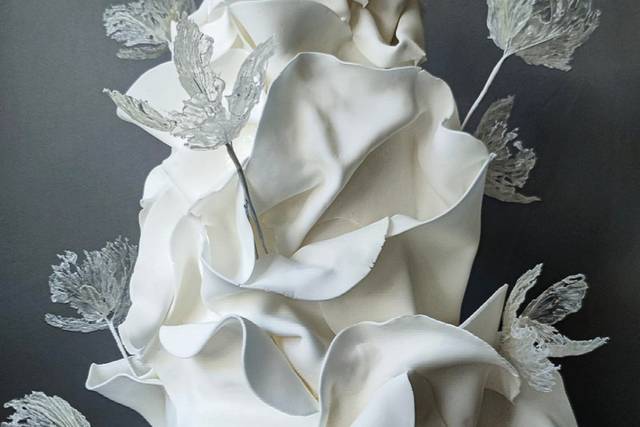 Crystal flower wedding cake