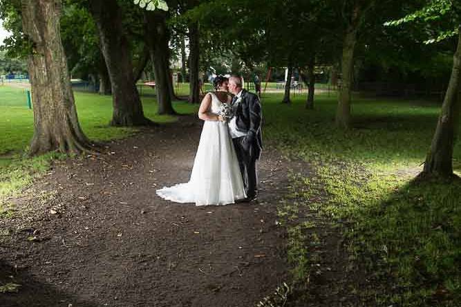 Leon H Photography - Woodland wedding