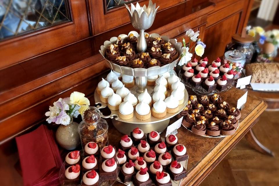 Canapé dessert table