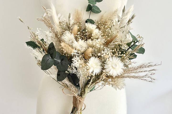 Natural boho bridal bouquet