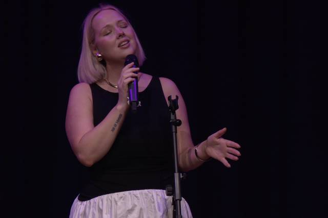 Live vocalist
