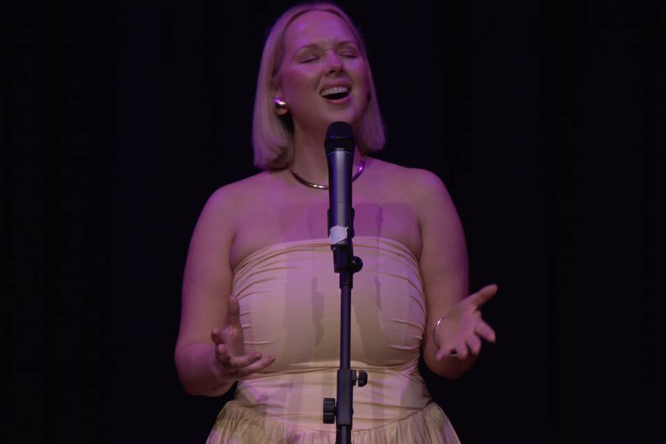 Live vocalist
