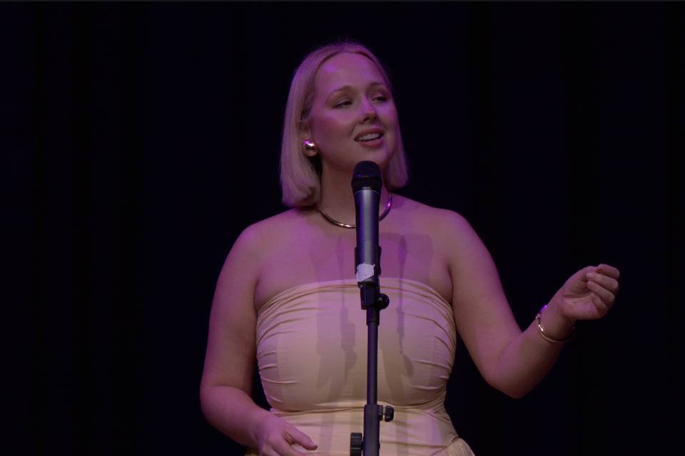 Live vocalist