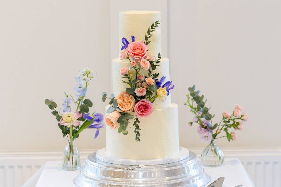 Buttercream stencilled design