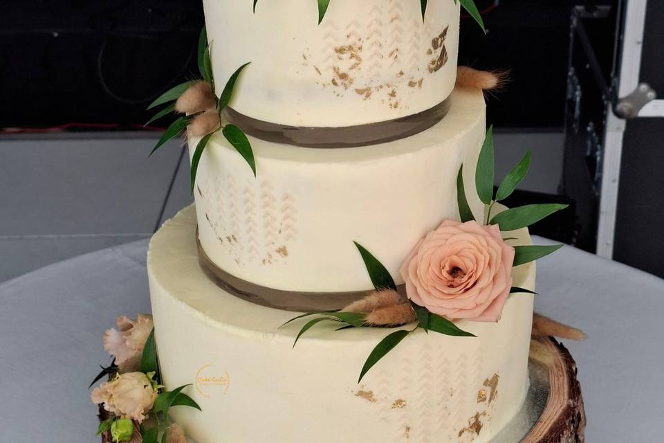 Modern Elegant Wedding Cake