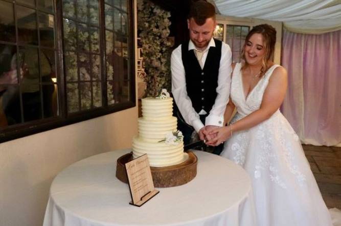 Cake cutting - Lou & Gus