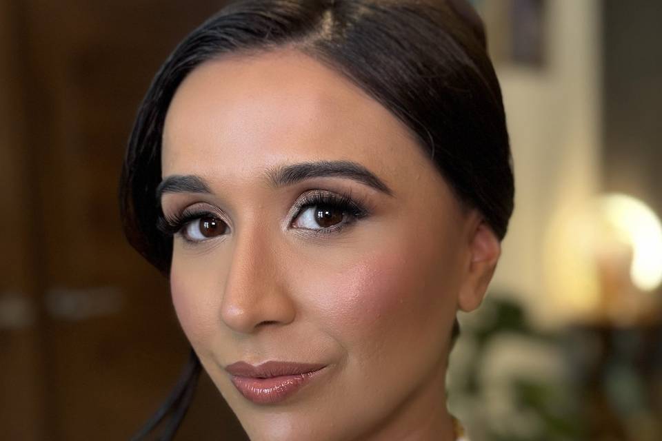Glowy makeup