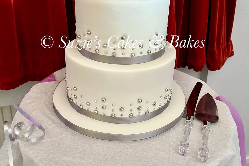 2 tier with silver pearls