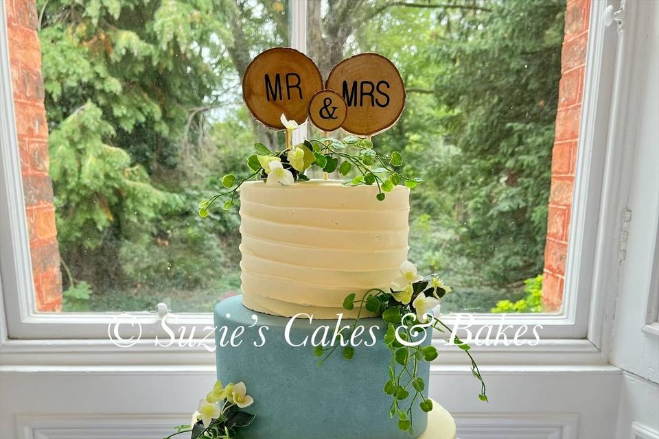 3 tier rustic with suede effec