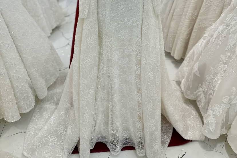 Mix of french lace and pearls