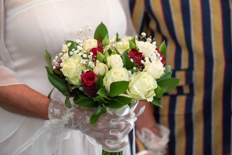 Bouquet and gloves