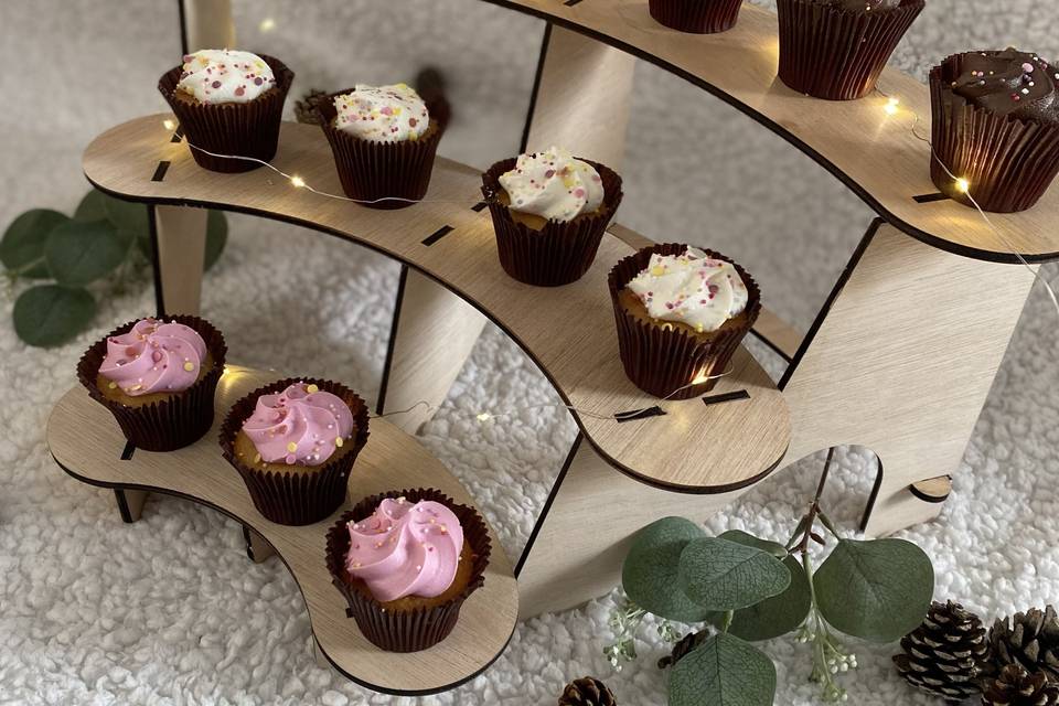 Curved cupcake/treat stand