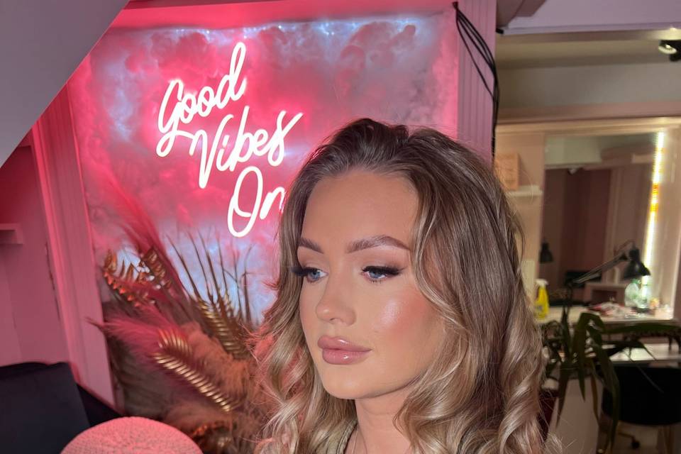 Soft glam makeup by Leah