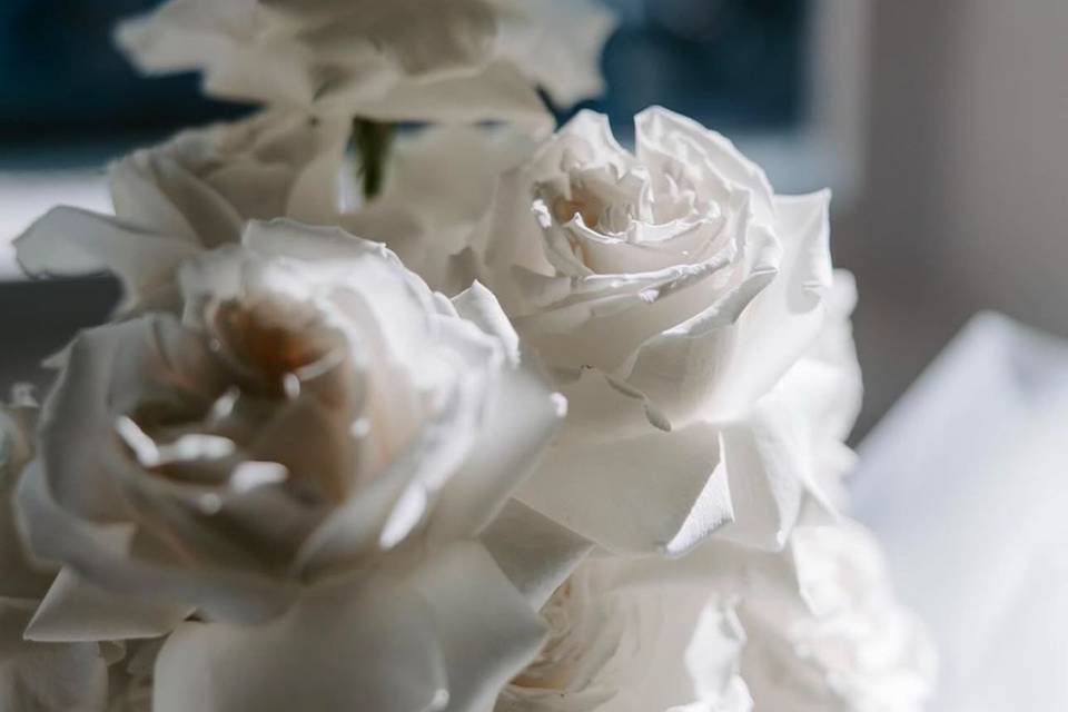 White Reflex Rose Bouquet